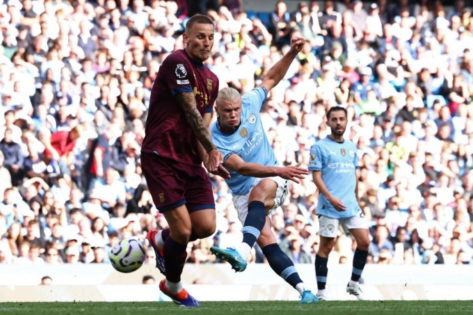 Haaland ghi bàn thứ ba của riêng anh trong trận Man City thắng Ipswich 4-1 ở vòng 2 Ngoại hạng Anh trên sân Etihad ngày 24/8. Ảnh: AFP.