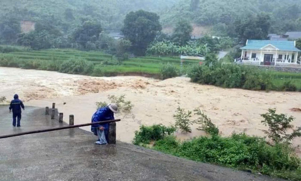 Mưa lũ ở x&atilde; Mường Chanh (huyện Mường L&aacute;t, tỉnh Thanh H&oacute;a) đang diễn biến phức tạp.