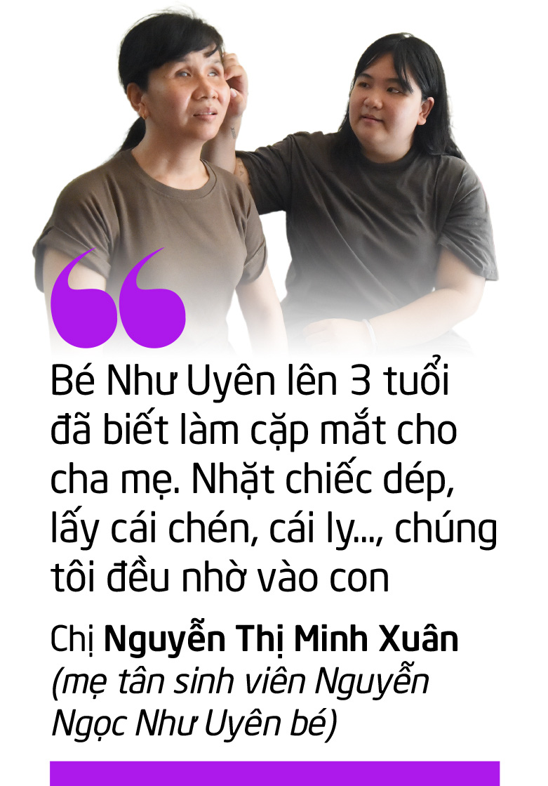 ‘Đôi mắt sáng’ của cha mẹ khiếm thị tự tin bước vào giảng đường - Ảnh 4.