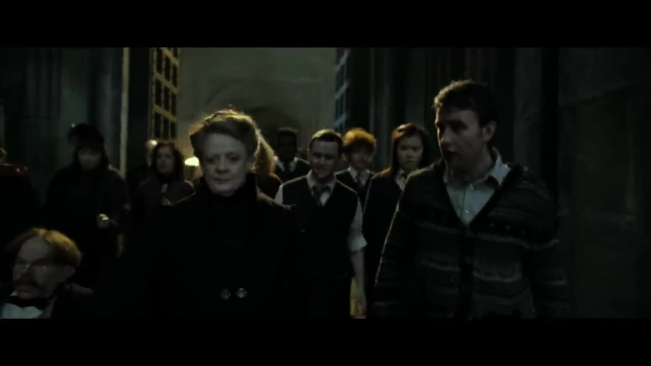 Maggie Smith - Giáo sư McGonagall bảo vệ Hogwarts - Harry Potter và bảo bối tử thần Phần 2