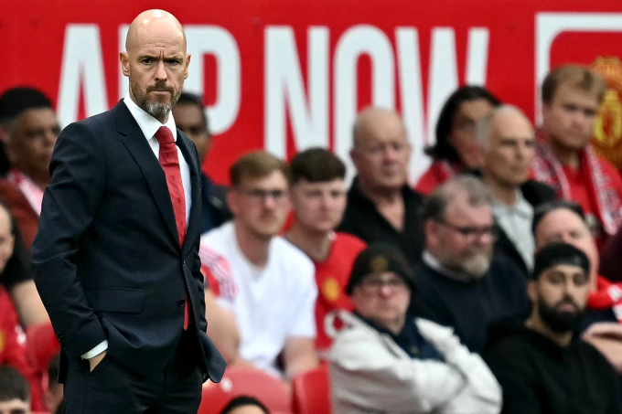 HLV Ten Hag trong trận Man Utd thua Liverpool 0-3 ở vòng ba Ngoại hạng Anh trên sân Old Trafford ngày 1/9/2024. Ảnh: AFP