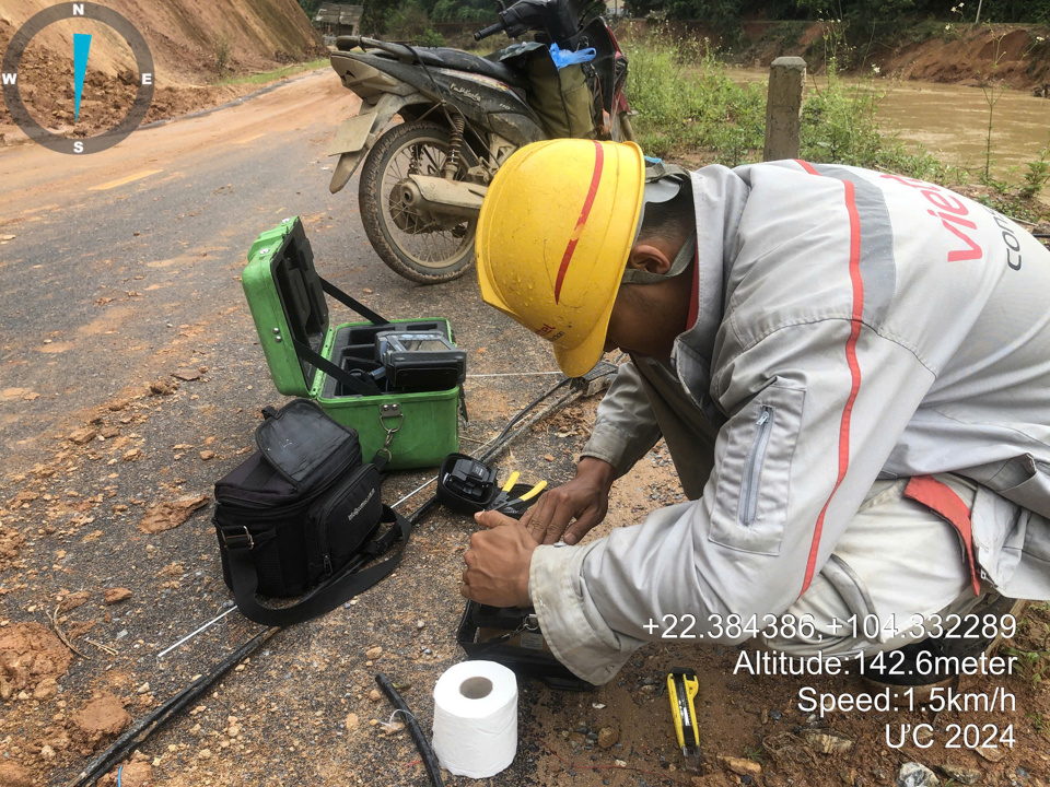 &nbsp;Kỹ thuật vi&ecirc;n Viettel h&agrave;n c&aacute;p, khắc phục gi&aacute;n đoạn th&ocirc;ng tin tại x&atilde; Nậm L&uacute;c, huyện Bắc H&agrave;, tỉnh L&agrave;o Cai ng&agrave;y 11/9.